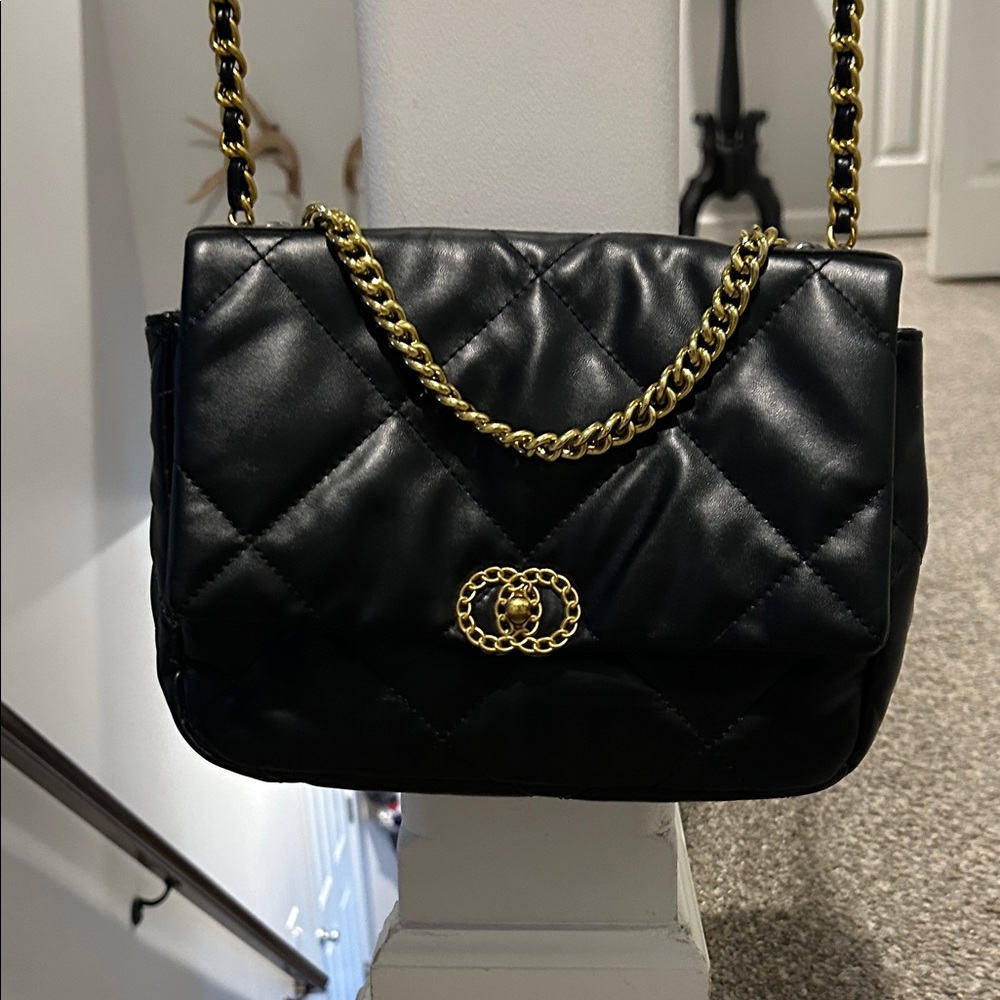 Elegant Black Quilted Shoulder Bag